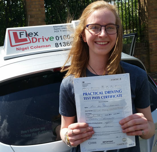 Amy passes having taken driving lessons with Flexdrive driving school