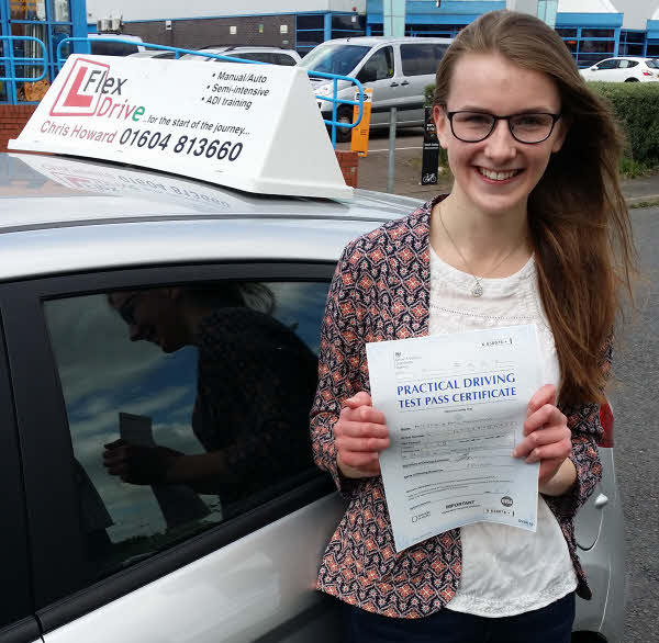 Jess Hollingshurst passes first time with Flexdrive Driving School