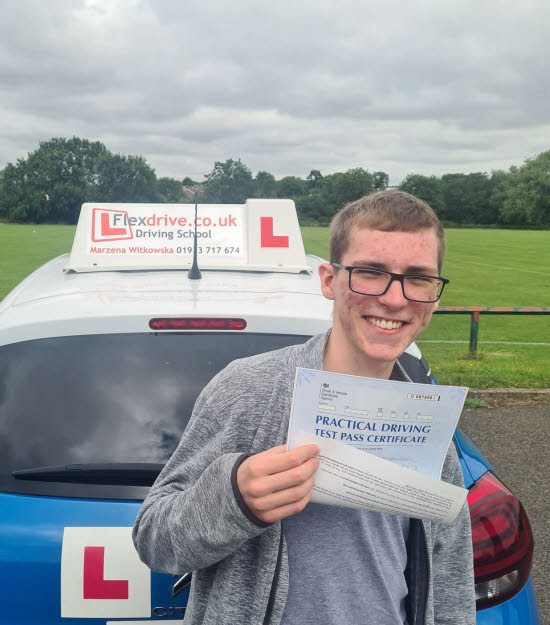 Driving Lessons in Wellingborough | Mikolaj passes with Flexdrive Driving School