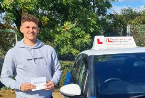 Driving Lessons in Kettering | Dawid passed with Flexdrive Driving School